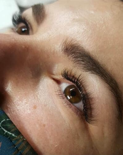 piękne oko wyraziste rzęsy wyraziste spojrzenie pogłębione spojrzenie wytuszowane rzęsy gęste rzęsy rzadkie rzęsy jak odżywić rzęsy odżywaka do rzęs stylistka szczecin gabinet kosmetyczny szczecin 1do1 2D 3D 4D 5D 6D 
